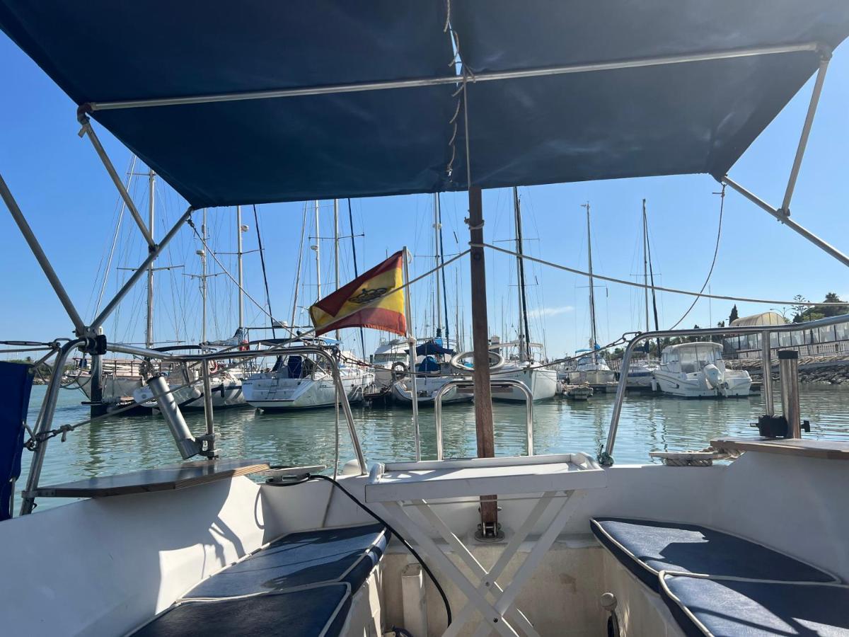 Velero en el corazón de El Puerto El Puerto de Santa Maria Exterior foto