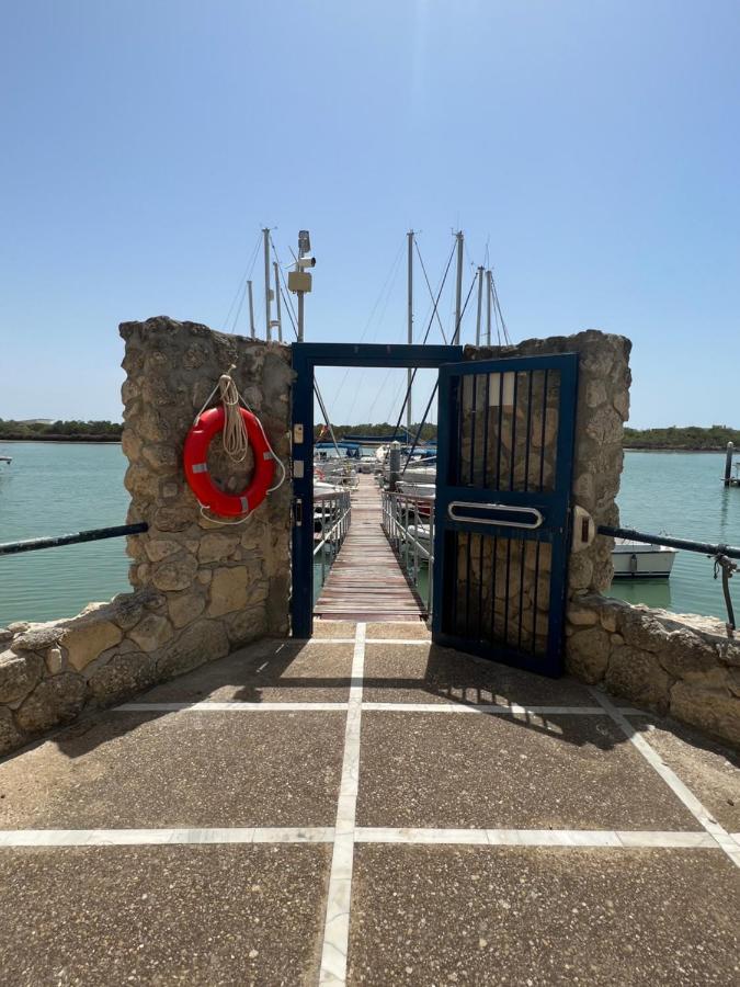 Velero en el corazón de El Puerto El Puerto de Santa Maria Exterior foto