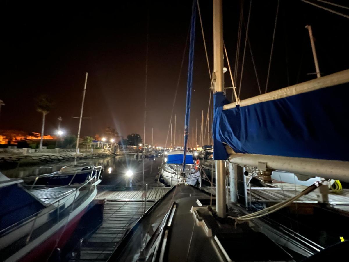 Velero en el corazón de El Puerto El Puerto de Santa Maria Exterior foto