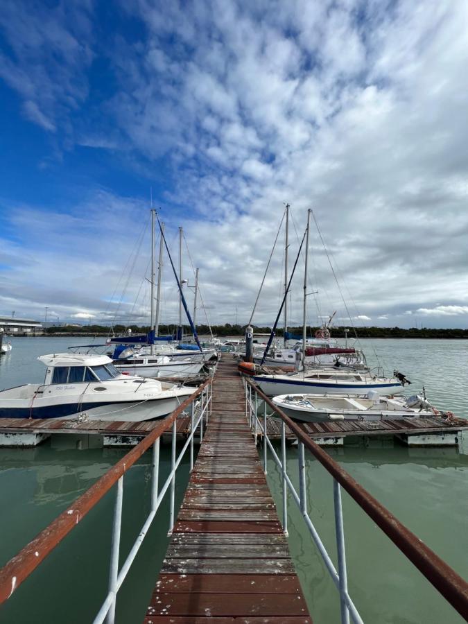 Velero en el corazón de El Puerto El Puerto de Santa Maria Exterior foto